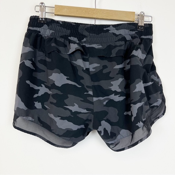 Athleta Mesh Racer Run Short 4" Black Camo Lux Size Small - Picture 3 of 7